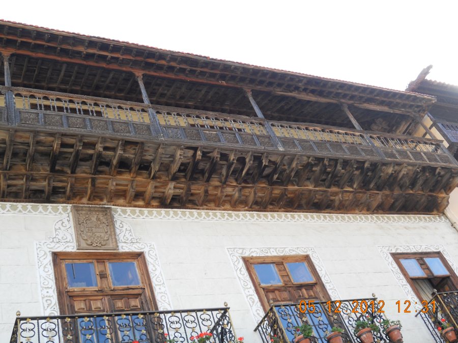 Historisches Haus mit Holzbalkon in La Orotava