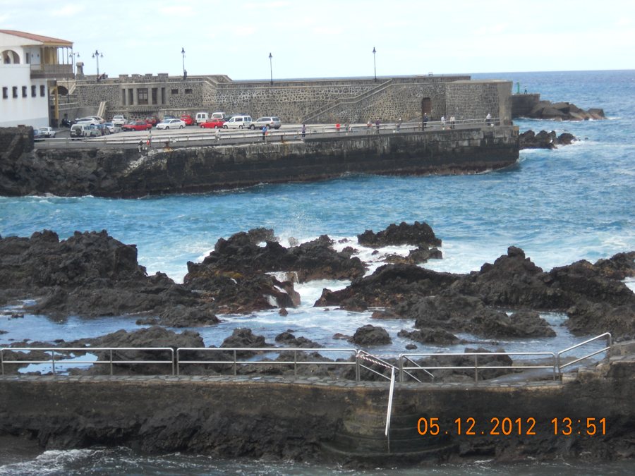 Hafenpromenade an der Küste Teneriffas